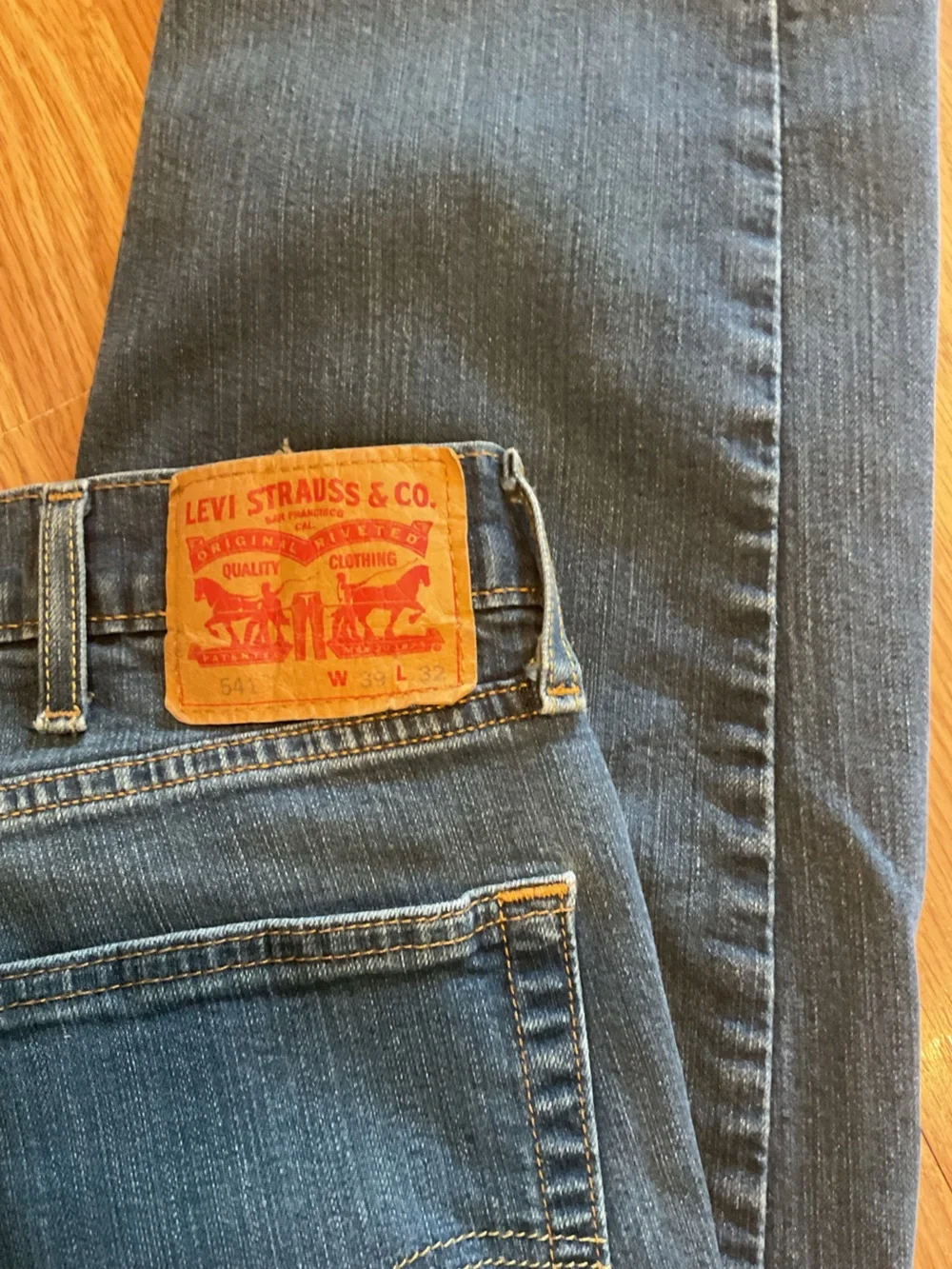 Levi's Men's 541 ATHLETIC Straight Jeans 39 x 32